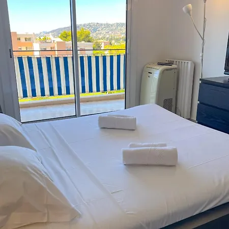 Апартаменты La Roseraie For 6 By Sunset Riviera Holidays *