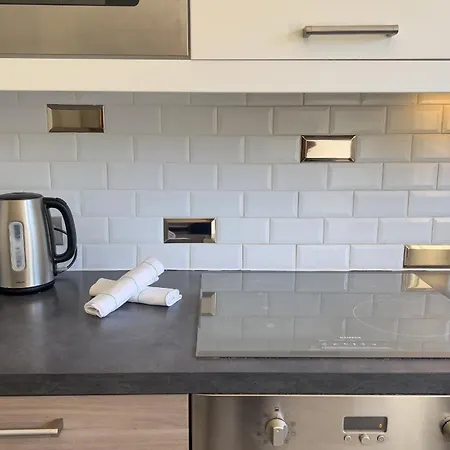 Apartment La Roseraie For 6 By Sunset Riviera Holidays Antibes